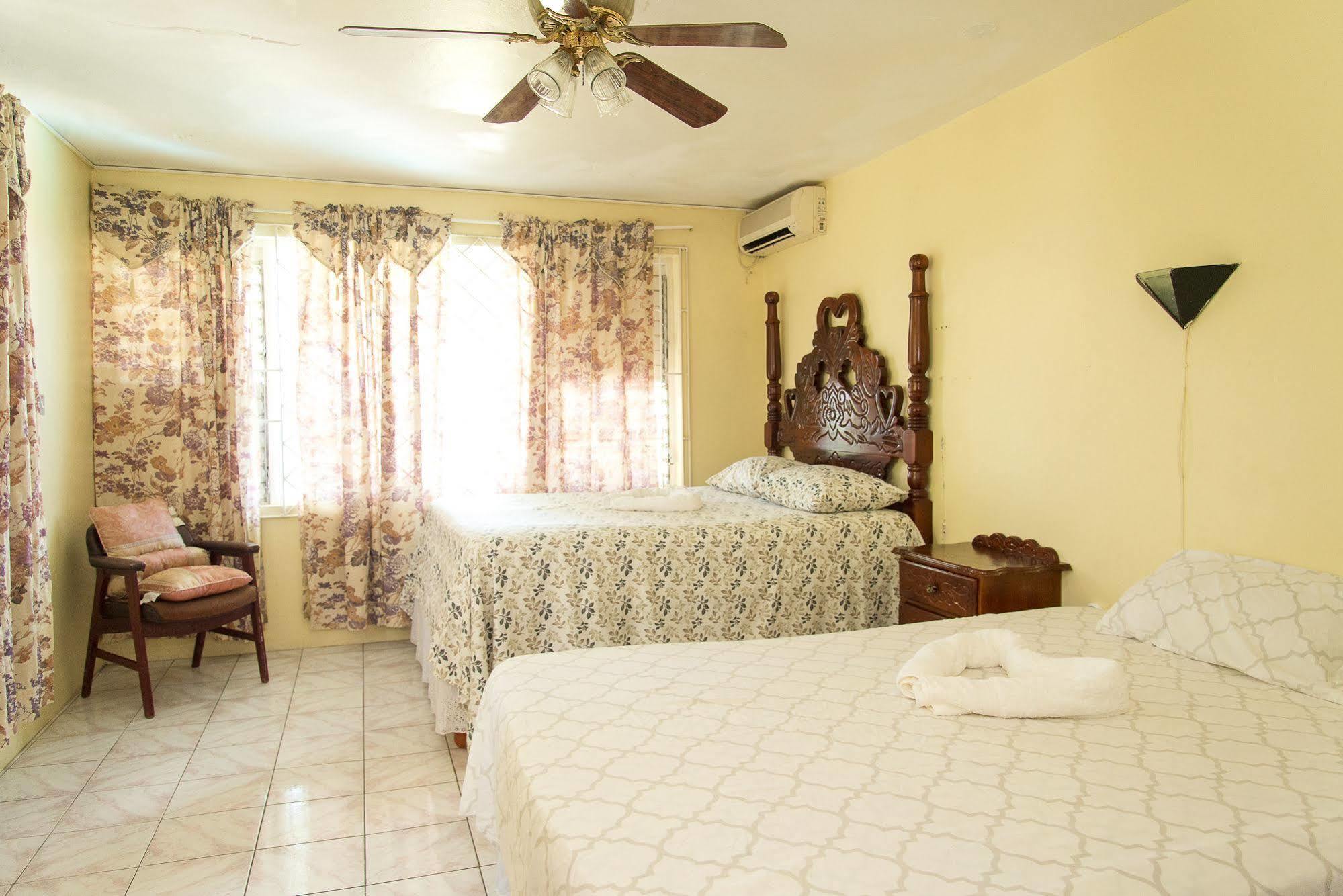 Villa Donna Inn Montego Bay Exterior foto